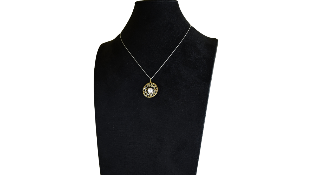 Сувдан кулон